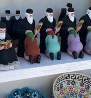 Même nous, en Provence, on n'a pas osé faire ce genre de santons...