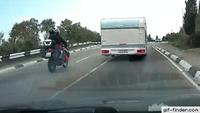 Il est déconseillé de franchir la ligne continue
