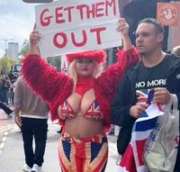 "Sortez les !", des manifestants britanniques contre les migrants