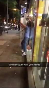 JE VEUX UN KEBAB, OUVREZ MOI
