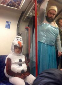 La reine des neiges dans le métro