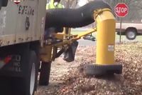Camion-aspirateur à feuilles
