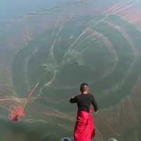 Un beau lancer de filet de pêche