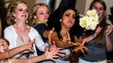 Attraper le bouquet de la mariée