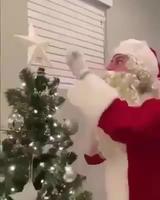 Le père Noël va partout. 
