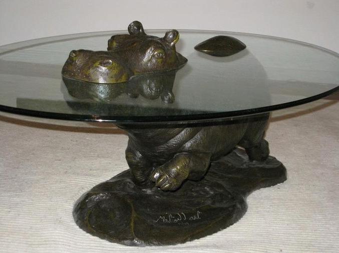 Une table basse hippopotame.