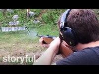 Hymne nationale des USA jouée avec une arme