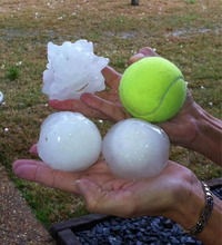 De la grêle grosse comme des balles de tennis