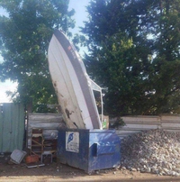 Je pense que le voisin n'a pas trier ses cartons/bateau