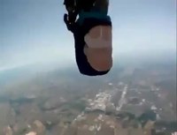 Un saut en parachute qui se passe mal
