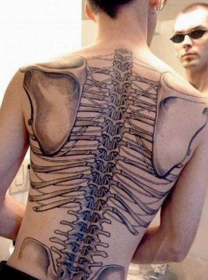 Un tatouage de squelette