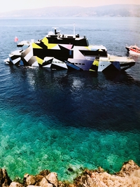 Kan t'es friqué, que t'as un superbe yacht...