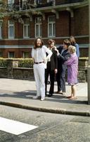 Préparation pour la photo de la célèbre pochette "Abbey road"...