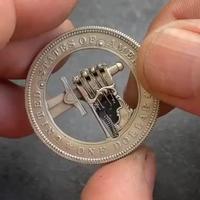 Pièce dollars glaive