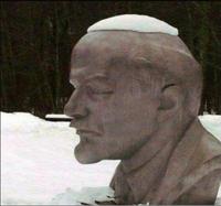 Une kippa blanche sur la tête de Lénine
