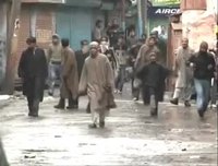 Après les gilets jaunes, voici le temps des gandouras beiges... C'est plus fun !