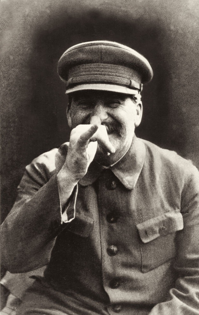 Que les choses soient claires : une photo d'Hitler, une photo de Staline.