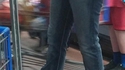 La manie de porter des chaussures de sport va trop loin