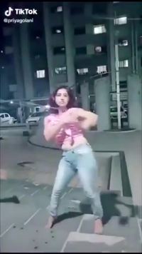 Petite dance tik tok