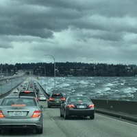 Seattle: le pont flottant est fermé quand la mer est trop mauvaise...