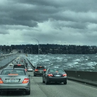 Seattle: le pont flottant est fermé quand la mer est trop mauvaise...