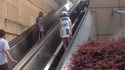 R2-D2 dans les escalators