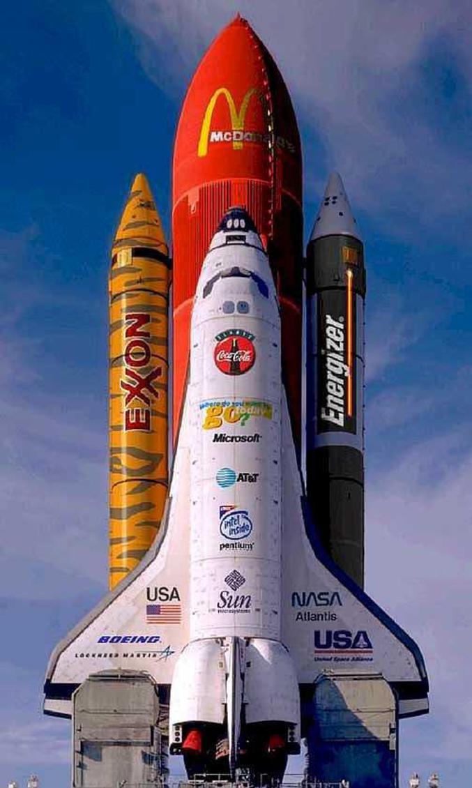 Décollage de la fusée sponsorisée par les U.S.A...