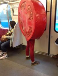 C'est une tomate dans le métro