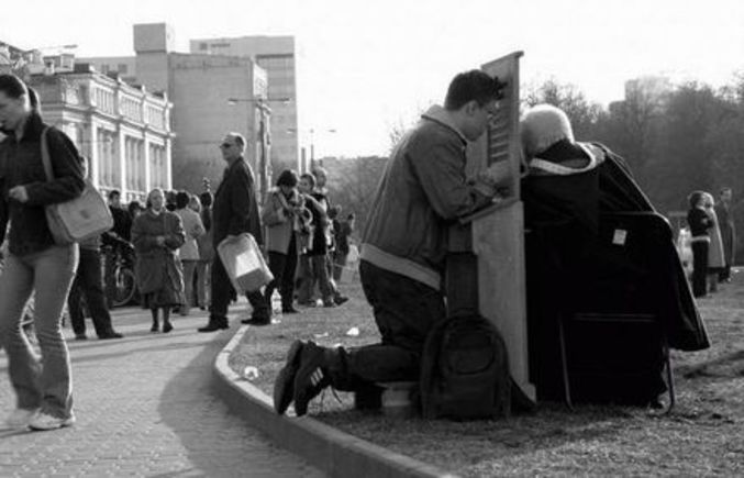 Une confession dans la rue.