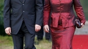 1 bouton non boutonné pour Monsieur, 3 boutons pour Madame...