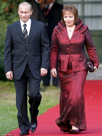 1 bouton non boutonné pour Monsieur, 3 boutons pour Madame...
