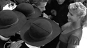 1955: la jeune actrice italienne Marisa Allasio rencontre des séminaristes
