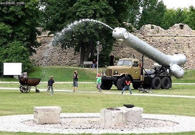 Une lance à eau étrange.