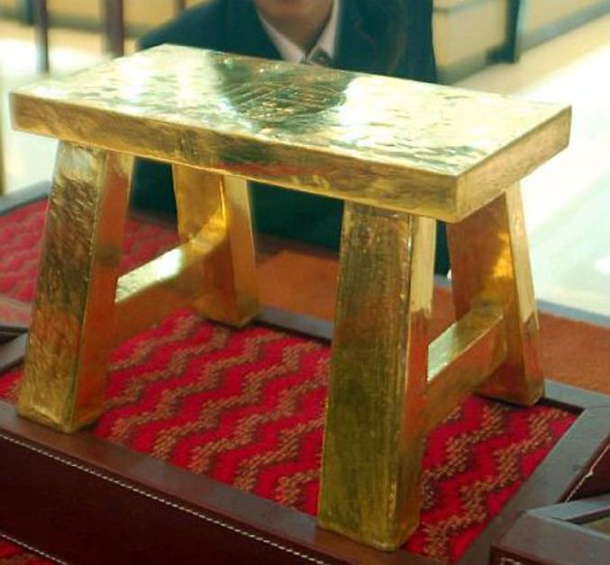 Un tabouret composé de 50kg d'or : ça fait cher pour équiper tout le salon.