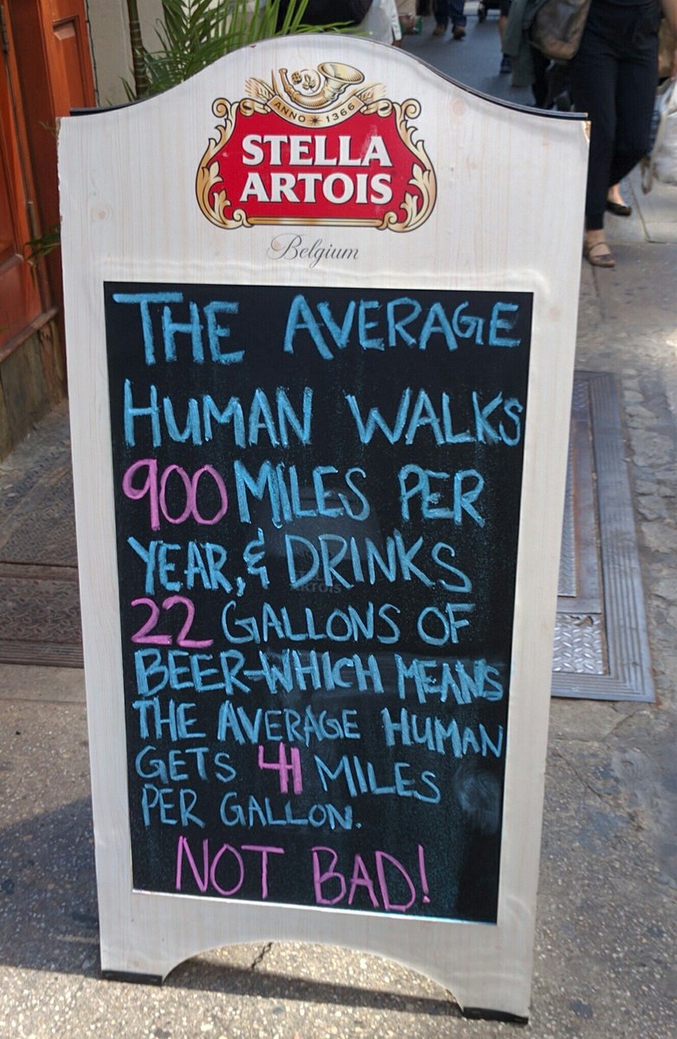 900 miles = 1448.41km
22 gallons = 83.28L
41 miles = 66km
1 gallon = 3.78L

traduction :
En moyenne, un humain marche 900 miles pas an et boit 22 gallons de bière, ce qui veut dire qu'en moyenne, un humain marche 41 miles par gallon. Pas mal !