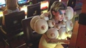 Des seins !