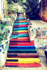 Valparaiso, ses escaliers, ses couleurs, ses arcs-en-ciel