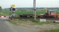 Pendant ce temps, au passage à niveau 2
