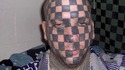 Tatouage facial en damier