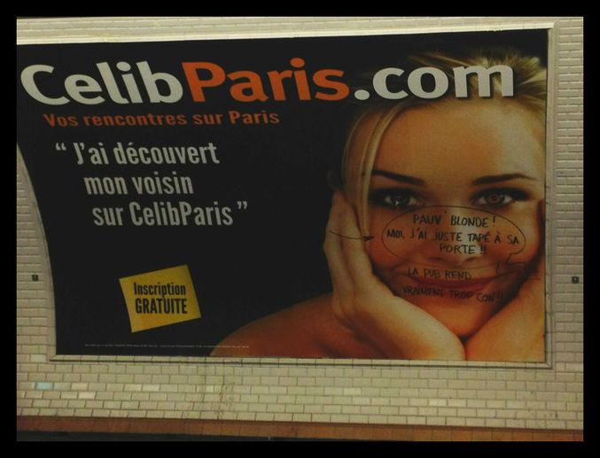 Une pub (refaite) dans le métro parisien.