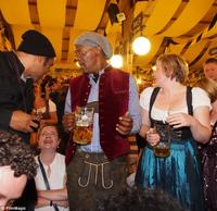 Un bavarois parmi tant d'autres à l'Oktoberfest