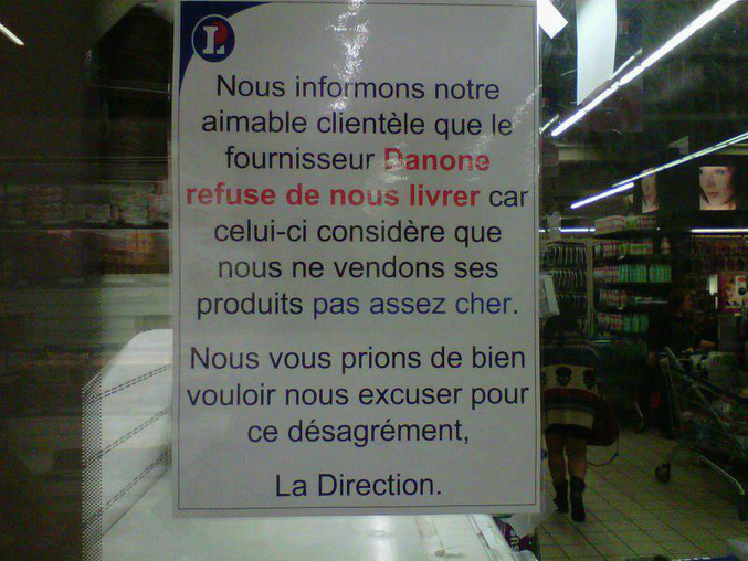 Une affiche à l'entrée d'un magasin.