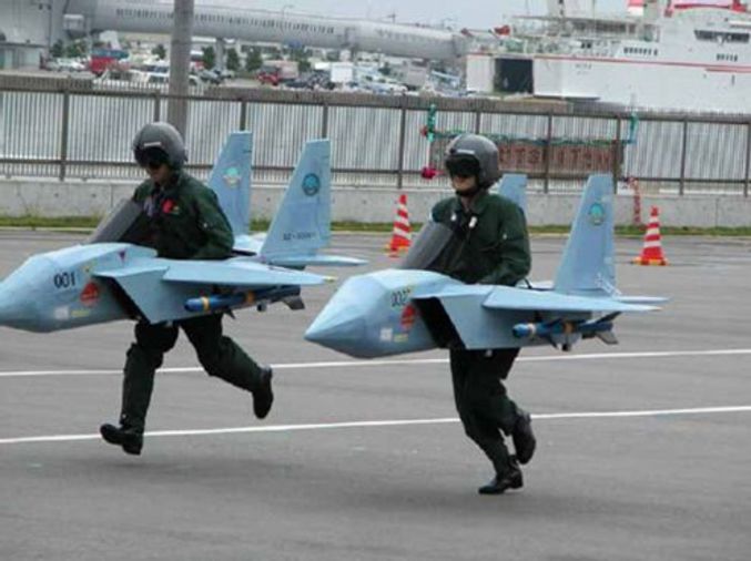 Suite à une forte restriction du budget de l'armée, voici les nouveaux avions de chasse militaires.