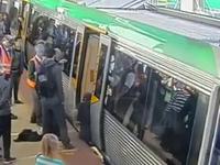 Élan de solidarité dans le métro