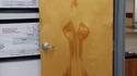 Rencontre d'une porte et d'une femme sortant de la douche
