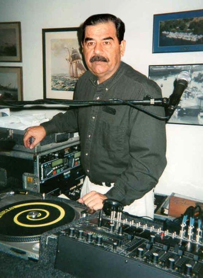 Saddam Hussein aux platines
