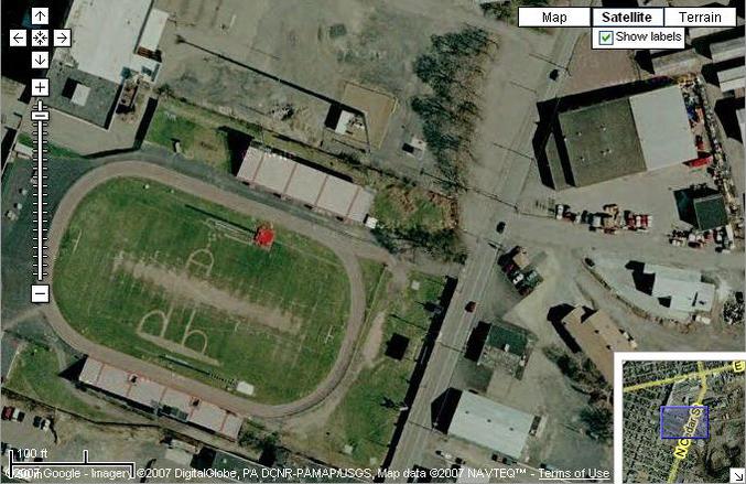 Le jardinier du stade essaie un nouveau style. Faites la recherche "N Cedar St & Shaft Rd, Hazleton, Luzerne, Pennsylvania 18201, United States" sur Google Map.