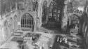 Un mariage dans la cathédrale de Coventry peu après la fin de la guerre