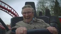 Une grand-mère de 78 ans sur une montagne russe pour la première fois
