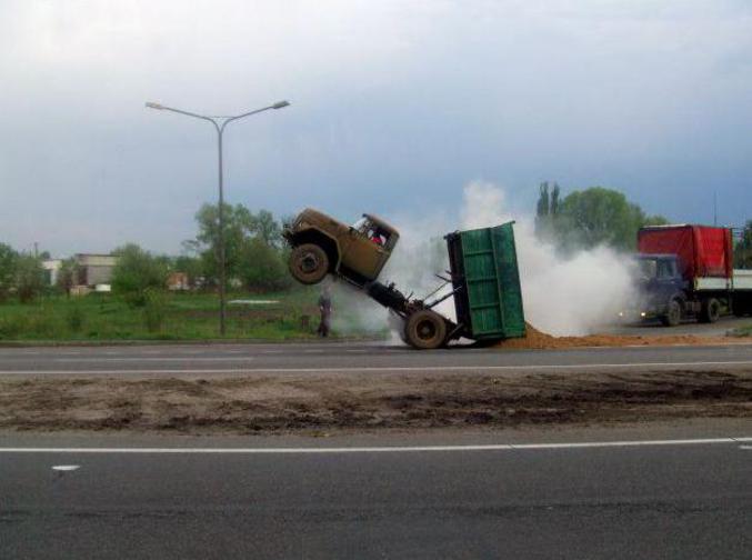 Un routier a un problème avec sa cargaison.